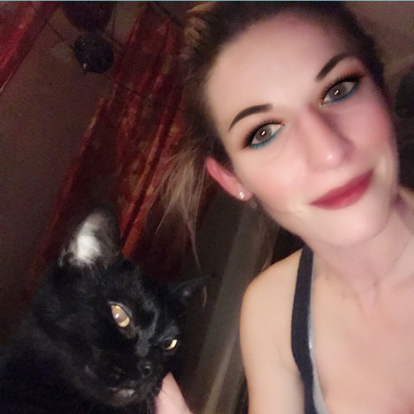 Meet your Posher, Carrie - Picture 3 of 3